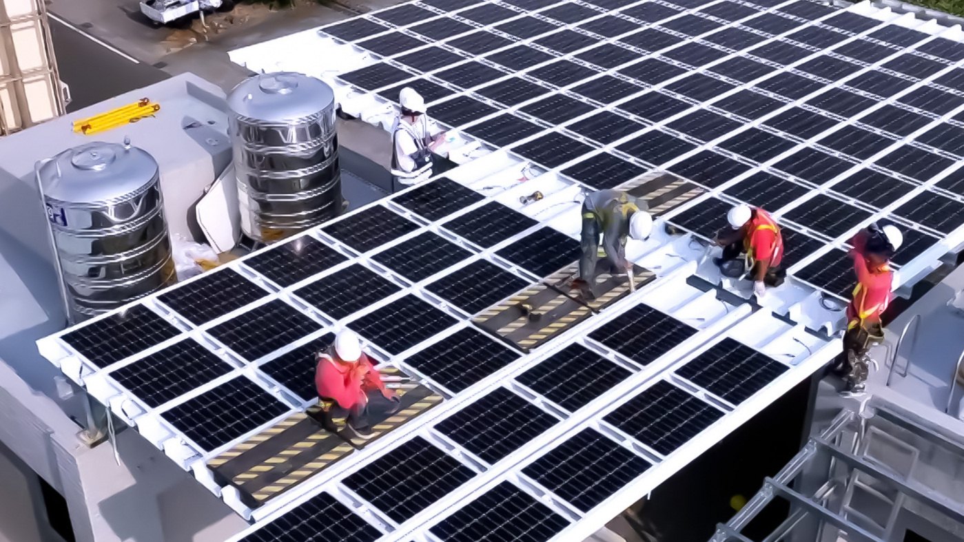 友達打造光電建築一體化整合建材，開發SunSteel光電整合型浪板，實現快速安裝、避免二次施工，讓屋頂光電躍升未來建物新標配。